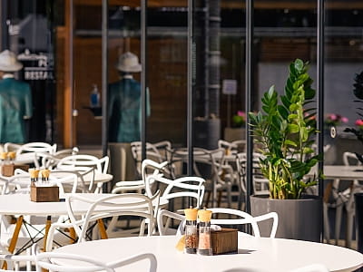 ресторан в загородном комплексе «Мыс Доброй Надежды» в селе Глоды Полтавской области на берегу реки Ворскла