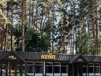 ресторан-бар Кейп в загородном комплексе «Мыс Доброй Надежды» в селе Глоды Полтавской области на берегу реки Ворскла