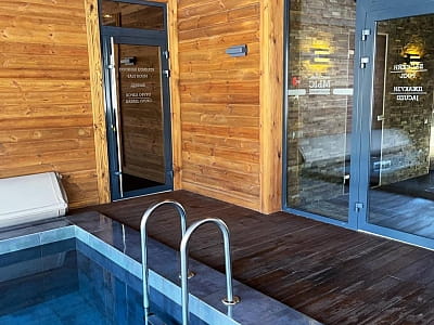 купель бани в загородном комплексе «Мыс Доброй Надежды» в селе Глоды Полтавской области на берегу реки Ворскла