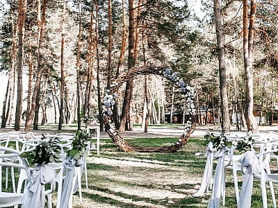 торжественные свадебные церемонии в загородном комплексе «Мыс Доброй Надежды» в селе Глоды Полтавской области на берегу реки Ворскла