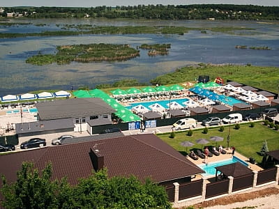 Загородный отдых комплекс «Оазис Пляж» расположен на набережной Ивачевского пруда недалеко от Тернополя.