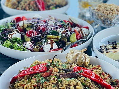 блюда кафе в загородном комплексе «Оазис Пляж» на набережной Ивачевского пруда недалеко от Тернополя