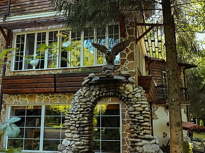Загородный комплекс «Орлиное гнездо» — это сочетание природы, комфорта и разнообразных возможностей для отдыха.