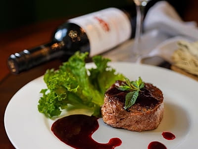 блюда ресторана в загородном комплексе «Орлиное гнездо» в селе Суботцы Кировоградской области