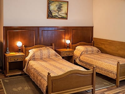 гостиничные номера в загородном комплексе «Орлиное гнездо» в селе Суботцы Кировоградской области