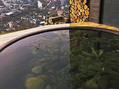 горячий чан в загородном отдых-комплексе «Панорама HILL» в селе Горишня Выгнанка возле города Чертков