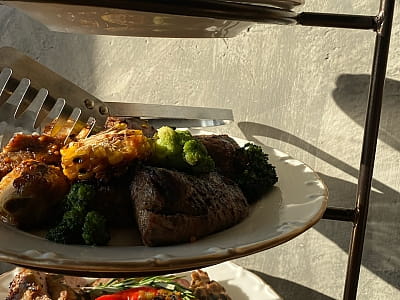 блюда ресторана в загородном отдыхающем комплексе «Панорама HILL» в селе Горишня Выгнанка возле города Чертков