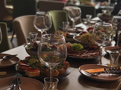 ресторан в загородном отдых комплексе «Панорама HILL» в селе Горишня Выгнанка возле города Чертков