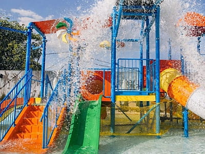 детские водные аттракционы в комплексе отдыха «Пляж» в городе Тернополь 