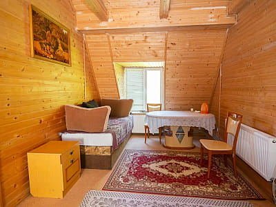 домики в загородном комплексе «Розовый слон» в Кировоградской области