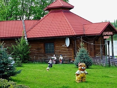 Загородный комплекс «Розовый слон» — это удачное сочетание природы, удобного расположения и разнообразных возможностей для отдыха. 