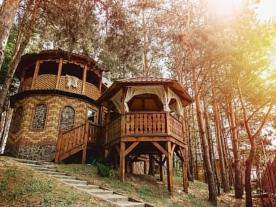 Смерекова Хата — это место для тех, кто ищет гармонию с природой, тишину и комфорт вдали от городского шума. 