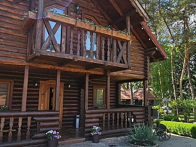 Смерекова Хата — это загородный отдых комплекс, расположенный в селе Кимната Тернопольской области, недалеко от города Кременец. 