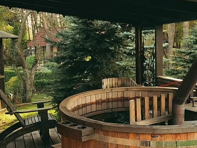 чаны офуро в загородном комплексе «Смерекова Хата» в селе Кимната Тернопольской области