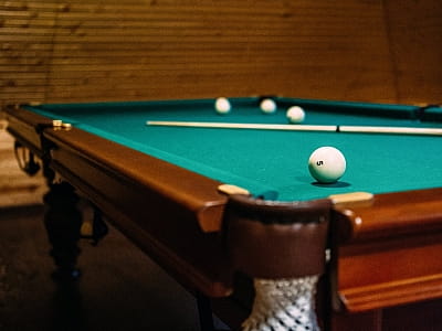 бильярд в загородном комплексе «Смерекова Хата» в селе Кимната Тернопольской области