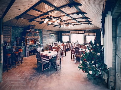 ресторан «Мята & Мед» в загородном комплексе «Смерекова Хата» в селе Кимната Тернопольской области