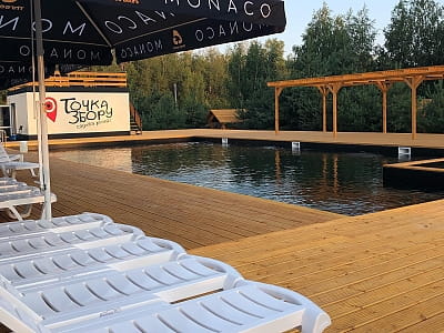 летний открытый бассейн в загородном комплексе «Точка Сбора» в селе Терентиевка Полтавской области