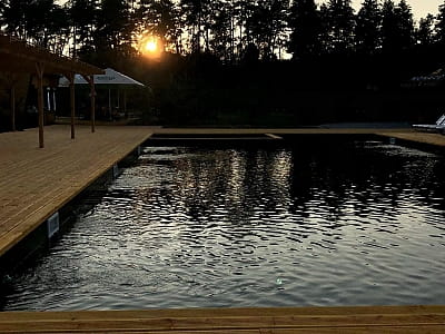 летний открытый бассейн в загородном комплексе «Точка Сбора» в селе Терентиевка Полтавской области