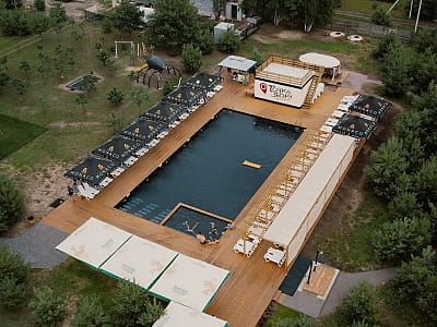 летний открытый бассейн в загородном комплексе «Точка Сбора» в селе Терентиевка Полтавской области