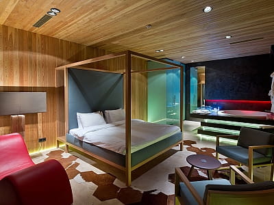 Verholy Relax Park — это аутентичный загородный спа-отель, расположенный среди соснового леса в Полтавской области, где каждый гость может окунуться в атмосферу спокойствия и природной гармонии вдали от городского шума. 