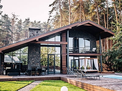 Verholy Relax Park — это аутентичный загородный спа-отель, расположенный среди соснового леса в Полтавской области, где каждый гость может окунуться в атмосферу спокойствия и природной гармонии вдали от городского шума. 