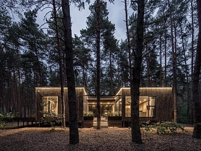 номера в корпусе, просторные коттеджи, уютные шале и виллы в загородном комплексе Verholy Relax Park в селе Сосновая Полтавской области