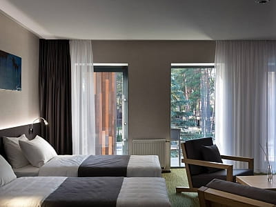 номера в корпусе, просторные коттеджи, уютные шале и виллы в загородном комплексе Verholy Relax Park в селе Сосновая Полтавской области