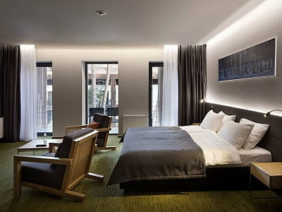 номера в корпусе, просторные коттеджи, уютные шале и виллы в загородном комплексе Verholy Relax Park в селе Сосновая Полтавской области