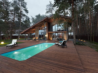 летний открытый бассейн в загородном комплексе Verholy Relax Park в селе Сосновая Полтавской области