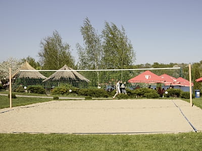 волейбольная площадка в загородном комплексе Зеленая усадьба Дилиева в городе Александрия