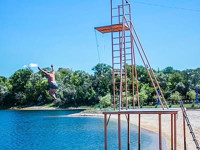 вышка для прыжков в воду в загородном комплексе Зеленая усадьба Дилиева в городе Александрия