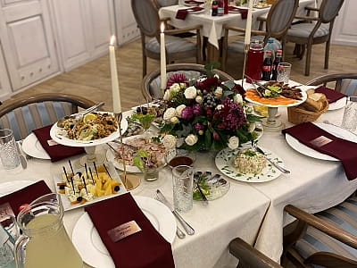 ресторан в гостинично-ресторанном комплексе «Златогор» в зеленой зоне города Лубны