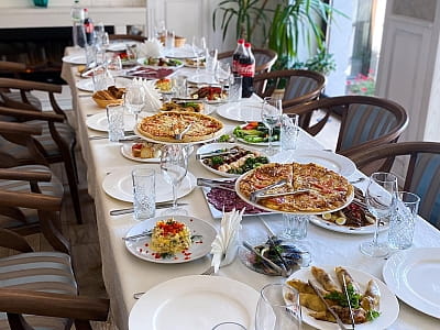 ресторан в гостинично-ресторанном комплексе «Златогор» в зеленой зоне города Лубны