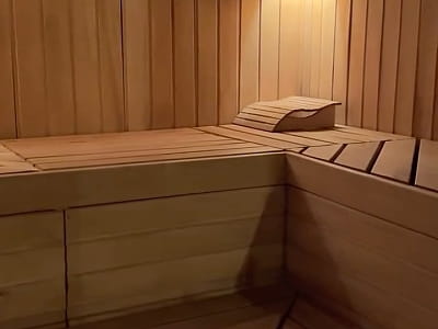 баня и крытые бассейны в загородном комплексе для семейного отдыха Bereg Holiday Park на живописном берегу, откуда открываются виды на водную гладь Днепра и Ворсклы