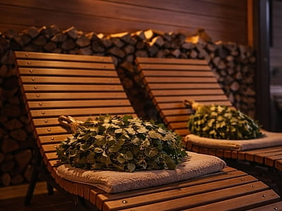 баня и крытые бассейны в загородном комплексе для семейного отдыха Bereg Holiday Park на живописном берегу, откуда открываются виды на водную гладь Днепра и Ворсклы