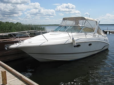 прогулка на катерах и рыбалка с лодок в загородном комплексе для семейного отдыха Bereg Holiday Park на живописном берегу, откуда открываются виды на водную гладь Днепра и Ворсклы