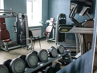 тренажерный зал в загородном комплексе «Потоки Хауз» в живописном уголке Полтавщины, на берегу реки Днепр, в селе Каменные Потоки недалеко от Кременчуга.