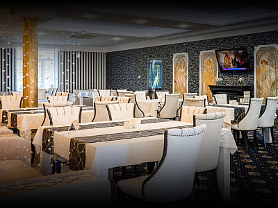 Ресторан в загородном комплексе «Потоки Хауз» в живописном уголке Полтавщины, на берегу реки Днепр, в селе Каменные Потоки недалеко от Кременчуга.