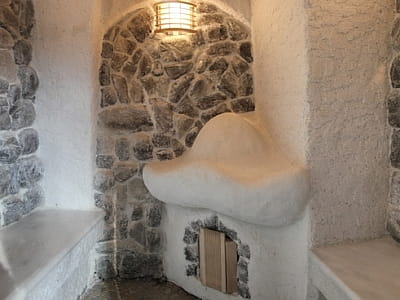 соляная баня в загородном комплексе «Потоки Хауз» в живописном уголке Полтавщины, на берегу реки Днепр, в селе Каменные Потоки недалеко от Кременчуга.