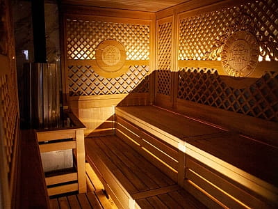 баня в загородном комплексе «Потоки Хауз» в живописном уголке Полтавщины, на берегу реки Днепр, в селе Каменные Потоки недалеко от Кременчуга.