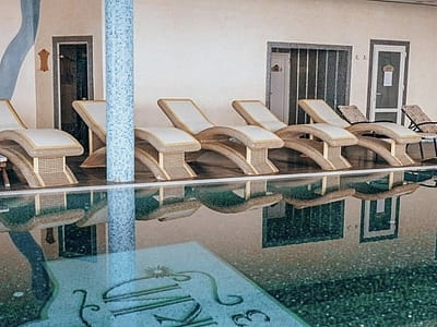 SPA в загородном комплексе «Потоки Хауз» в живописном уголке Полтавщины, на берегу реки Днепр, в селе Каменные Потоки недалеко от Кременчуга.