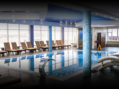 крытый бассейн в SPA в загородном комплексе «Потоки Хауз» в живописном уголке Полтавщины, на берегу реки Днепр, в селе Каменные Потоки недалеко от Кременчуга.