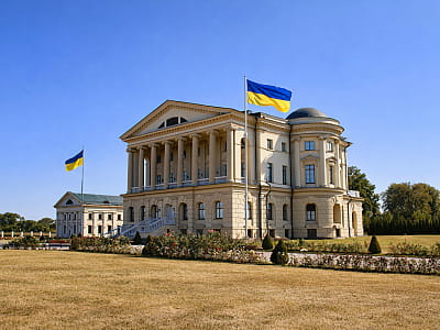 Дворец Кирилла Разумовского в Батурине — гетманская резиденция XVIII века, отреставрированный музейный комплекс с парком и историческими экспозициями.