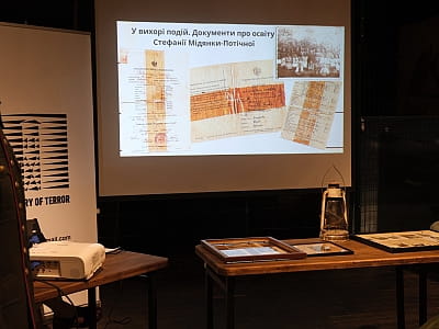 «Территория террора» исследует, как нацистский и советский режимы изменяли городское пространство и человеческие судьбы, превращая жизнь в борьбу за выживание. 