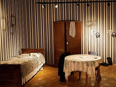 «Территория террора» исследует, как нацистский и советский режимы изменяли городское пространство и человеческие судьбы, превращая жизнь в борьбу за выживание. 