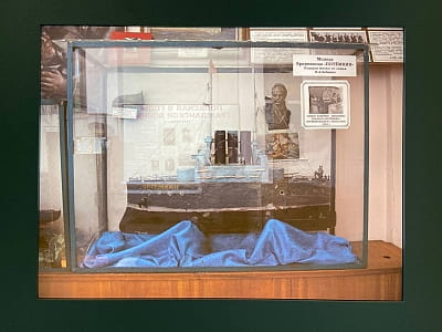 «Территория террора» исследует, как нацистский и советский режимы изменяли городское пространство и человеческие судьбы, превращая жизнь в борьбу за выживание. 