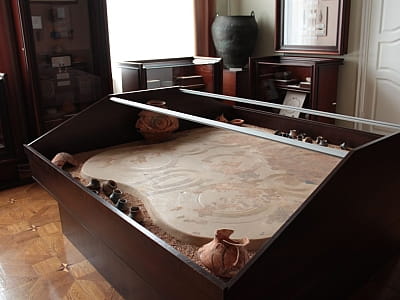 жертвенник из трипольского храма в центральноукраинском областном краеведческом музее в Кропивницком