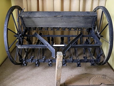 Уникальные памятники истории, археологии, природы и искусства, отражающие развитие края с древнейших времен до современности в центральноукраинском областном краеведческом музее в Кропивницком