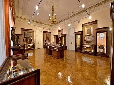 Уникальные памятники истории, археологии, природы и искусства, отражающие развитие края с древнейших времен до современности в центральноукраинском областном краеведческом музее в Кропивницком