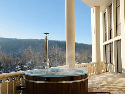 Чан в загородном комплексе ARDEN PALACE Medical Resort & SPA в поселке Сатанов Хмельницкой области